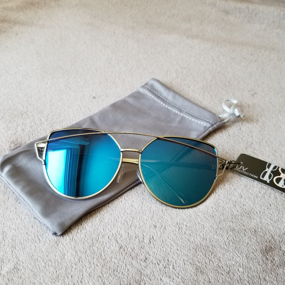 🌺Adorable Silver Sun Shades🌸